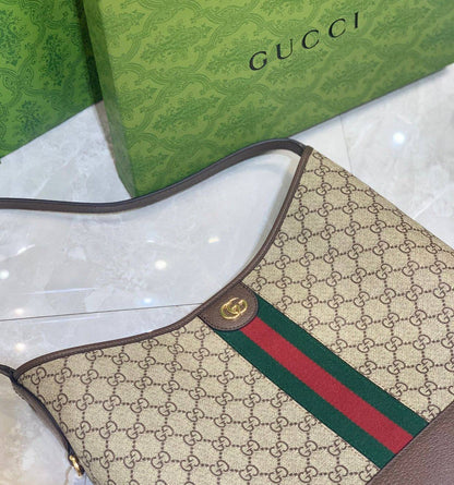 GUCCI

 COPY ONE NEW CAME
BIG SIZE (WITHOUT BOX)      
140 dhs🇦🇪

SMALL SIZE WITH BOX🎁
130 dhs🇦🇪

Zain39
♥️♥️♥️