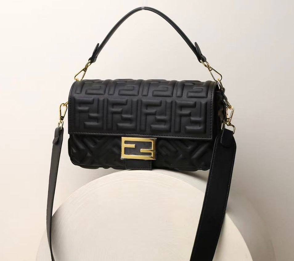 FENDI 

NEW CAME GOOD QUALITY 
WITH BOX 
🎁🎁🎁

100 dhs🇦🇪

SIZE: 26cm

Zain39
♥️♥️♥️