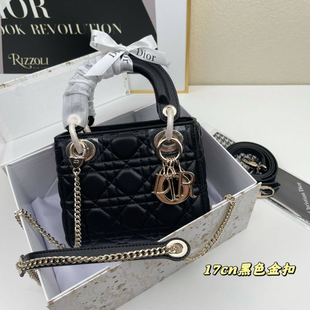 Lady Dior Master

250 dhs🇦🇪

#With box
🎁🎁🎁

#17cm

Zain228
♥️♥️♥️