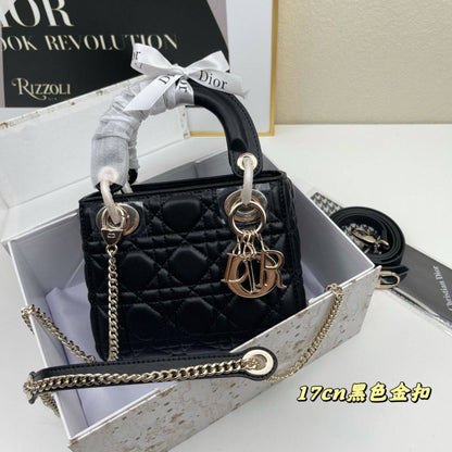 Lady Dior Master

250 dhs🇦🇪

#With box
🎁🎁🎁

#17cm

Zain228
♥️♥️♥️