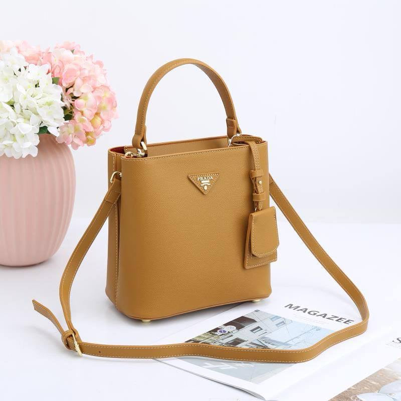 PRADA 
NEW CAME GOOD QUALITY 
105 dhs🇦🇪

Zain39
♥️♥️♥️