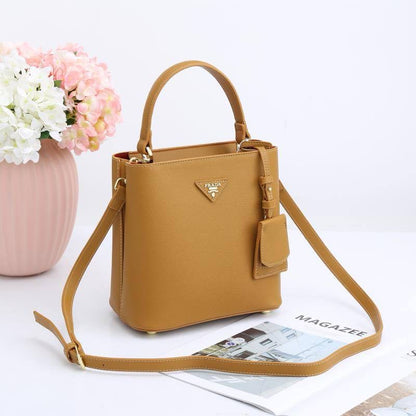 PRADA 
NEW CAME GOOD QUALITY 
105 dhs🇦🇪

Zain39
♥️♥️♥️