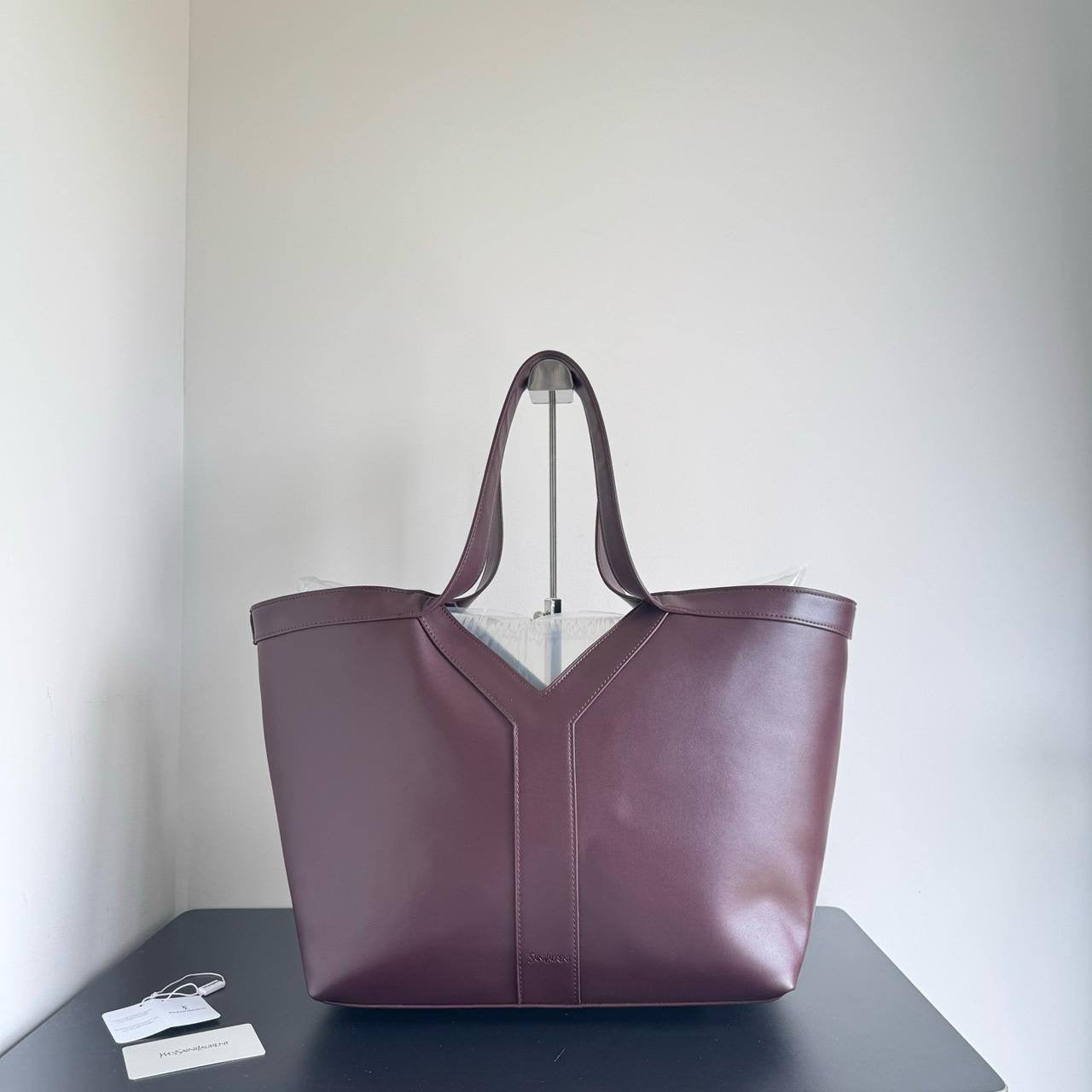 YSL 
115 dhs🪙💕
Size 34x29x17👈

Zain161
♥️♥️♥️