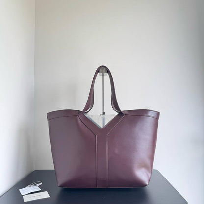 YSL 
115 dhs🪙💕
Size 34x29x17👈

Zain161
♥️♥️♥️