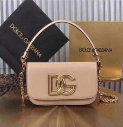 D&G

90 dhs🇦🇪

Good quality 

with box
🎁🎁🎁

Zain35
♥️♥️♥️