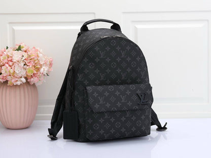 LV BACK PACK 
GOOD QUALITY 
120 dhs🇦🇪
Size 41*30*15 CM

Zain28
♥️♥️♥️
