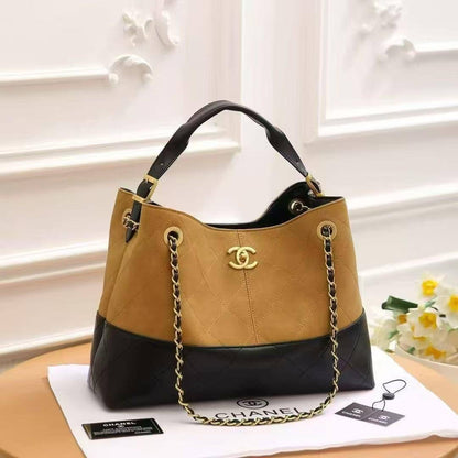 Chanel
Best quality 

with box’s 
🎁🎁🎁

120 dhs🇦🇪
size 35 cm

Zain158
♥️♥️♥️