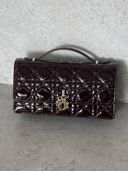 MISS DIOR WALLET ON CHAIN PATENT LEATHER
For Price 👇 WTSP Text Zain 0568585901

Zain76
♥️♥️♥️