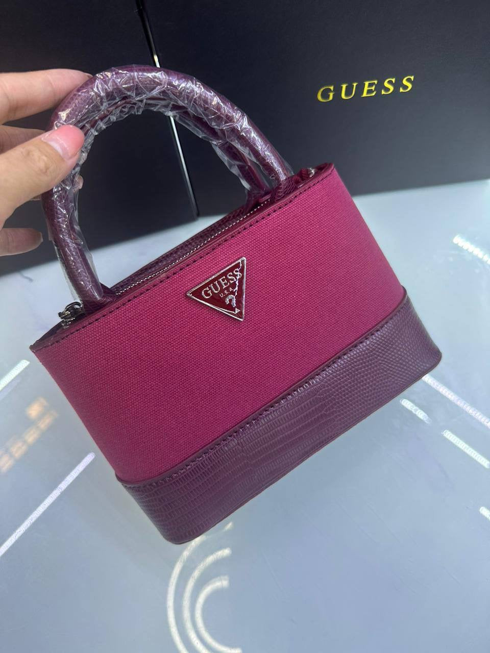 GUESS 
90 dhs🇦🇪

with box
🎁🎁🎁

Zain90
♥️♥️♥️