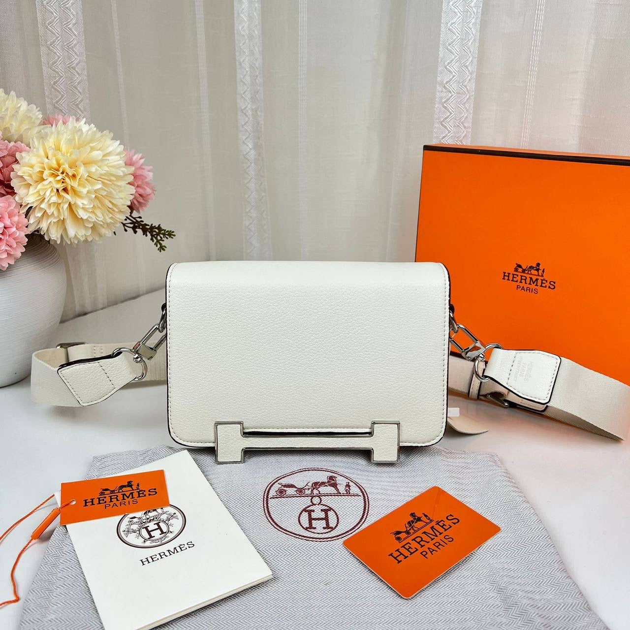 Hermes

With box 
🎁🎁🎁

90 dhs🇦🇪

Zain137
♥️♥️♥️