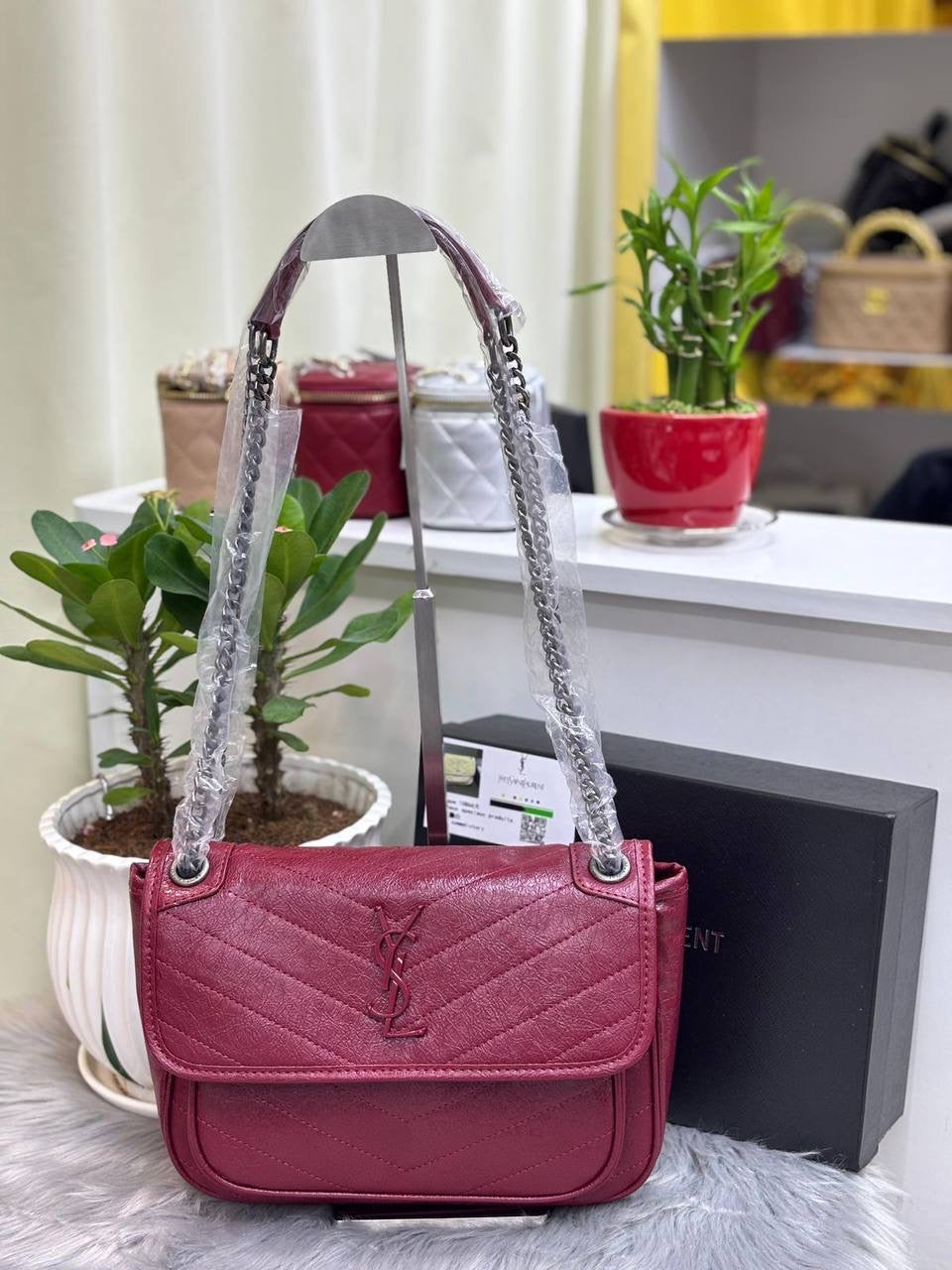 YSL
SIZE……….  28 CM
95 dhs🇦🇪

with box
🎁🎁🎁
Zain244
♥️♥️♥️