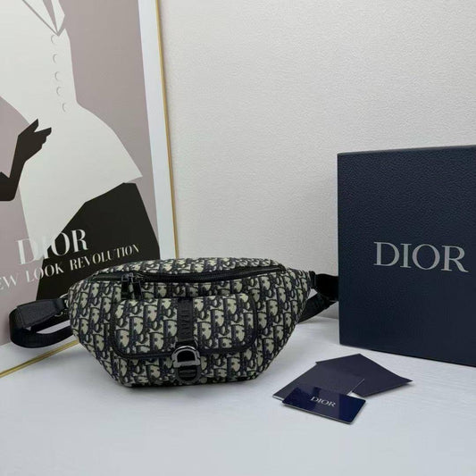 Dior Master 

260 dhs🇦🇪

With box
🎁🎁🎁

Zain228
♥️♥️♥️