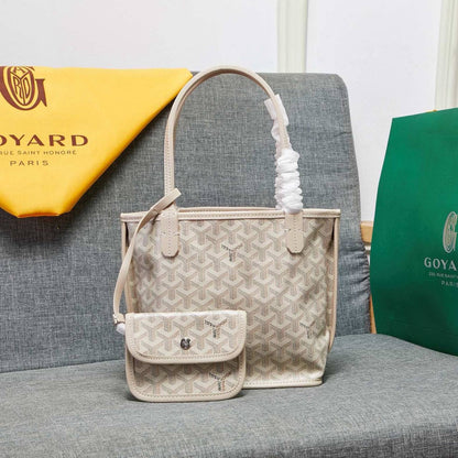 GOYARD 
NEW CAME 
HIGH QUALITY SMALL SIZE 
Use on both sides 
WITH BOX 
🎁🎁🎁

90 dhs🪙💕

Zain39
♥️♥️♥️