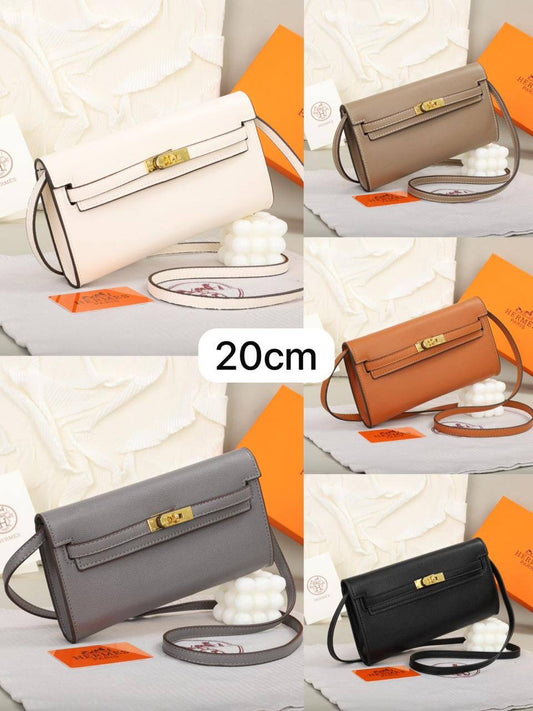 Hermes Kelly to go
Size: 20 * 11 * 3 cm
80 dhs🇦🇪
with box🎁

Zain115
♥️♥️♥️