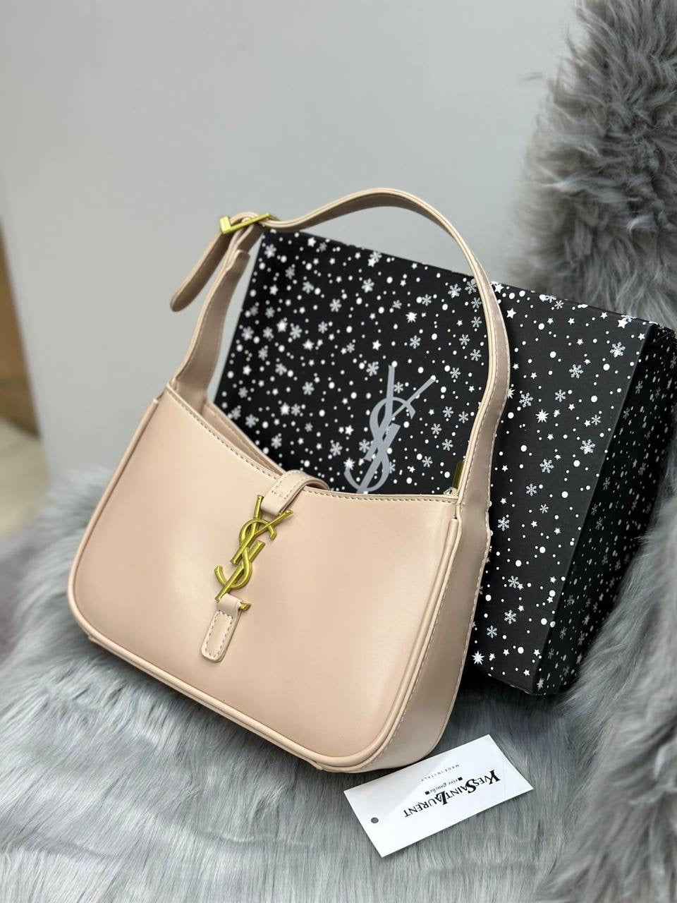 YSL 

SIZE  ………  25 CM 

95 dhs🇦🇪

with BOX
🎁🎁🎁

Zain244
♥️♥️♥️