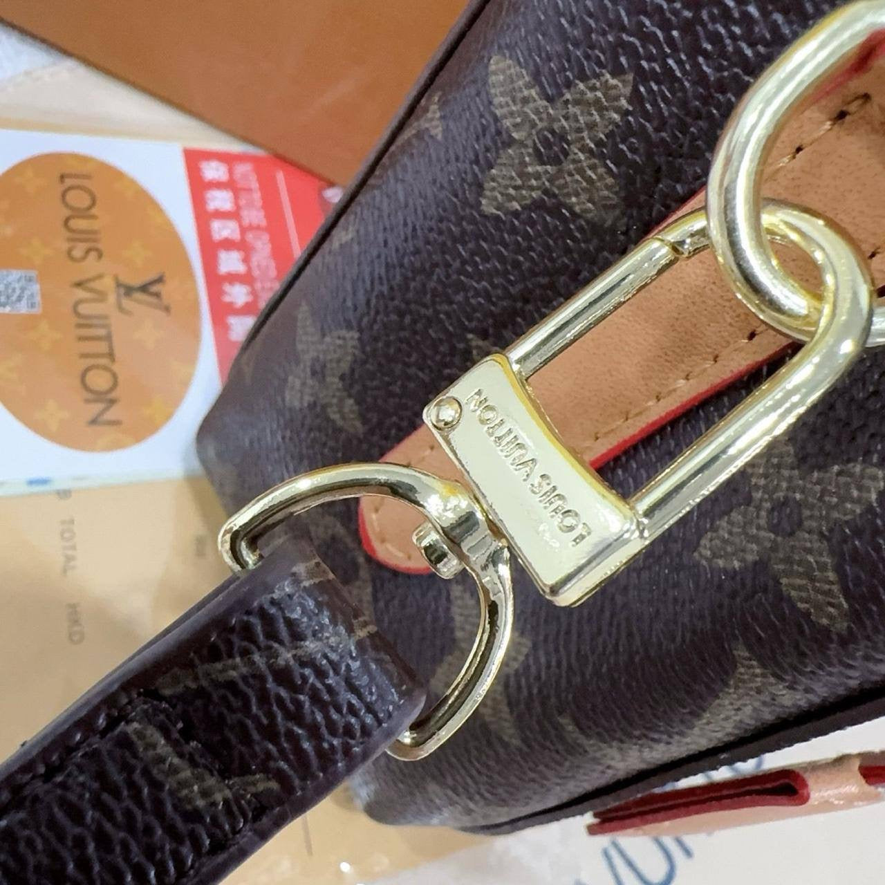 LV
20*14*7 cm 

With box
 🎁🎁🎁

80 dhs🇦🇪

Zain17
♥️♥️♥️