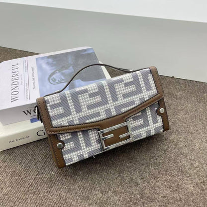 Fendi
22*12*7cm
75 dhs🇦🇪

Zain17
♥️♥️♥️
