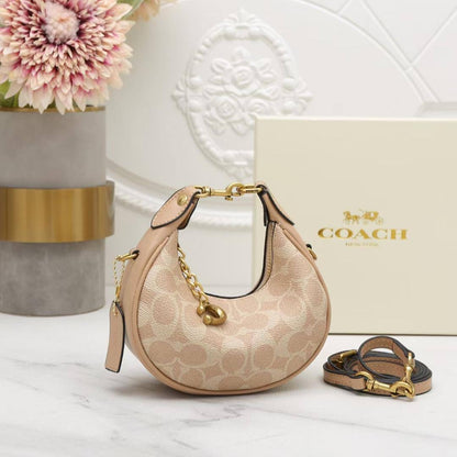 Coach - Gucci

90 dhs🇦🇪
Good quality 

with box
🎁🎁🎁

Zain35
♥️♥️♥️