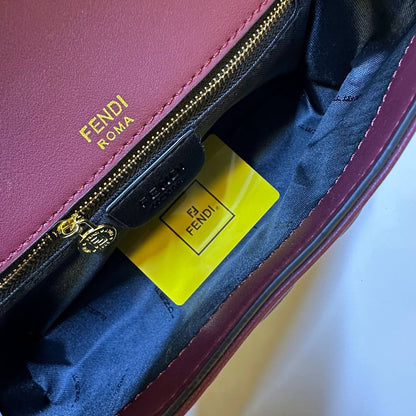FENDI 

NEW CAME GOOD QUALITY 
WITH BOX 
🎁🎁🎁

100 dhs🇦🇪

SIZE: 26cm

Zain39
♥️♥️♥️