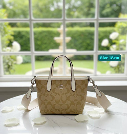 Coach

Good quality 

with box 
🎁🎁🎁

90 dhs🪙

Zain186
♥️♥️♥️