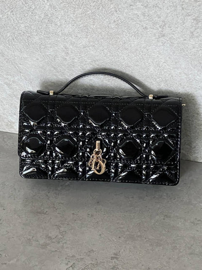 MISS DIOR WALLET ON CHAIN PATENT LEATHER
For Price 👇 WTSP Text Zain 0568585901

Zain76
♥️♥️♥️