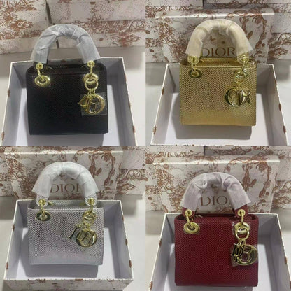 Lady Dior rare materials

Size : 18 * 14 * 7 cm
120 dhs🇦🇪

with box 
🎁🎁🎁

Zain115
♥️♥️♥️