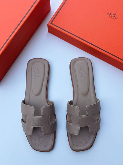 Hermes 
High Quality 
100 dhs🪙
Size 36-42

Zain30
♥️♥️♥️