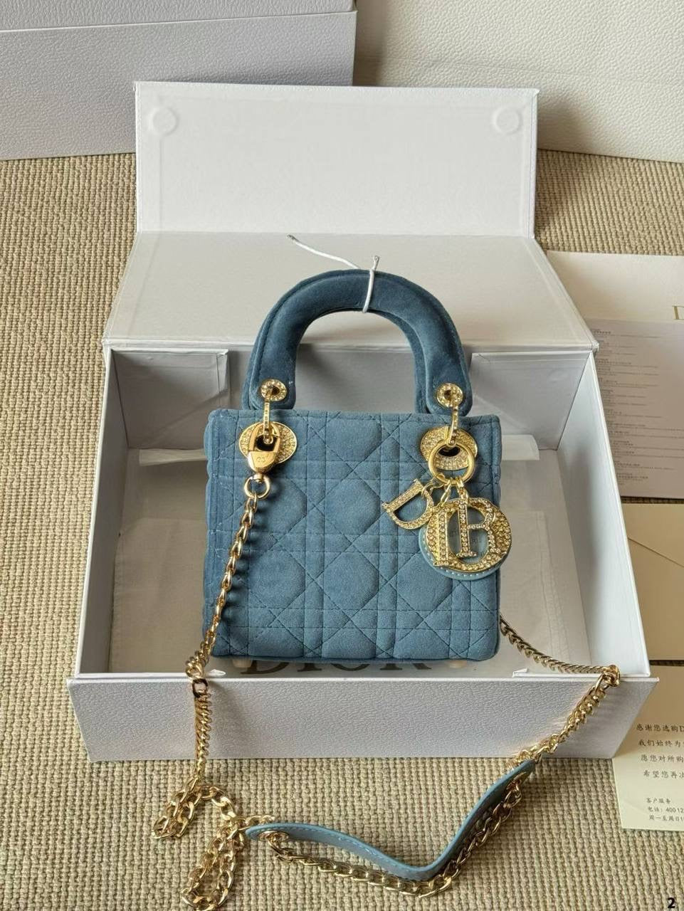 Dior Master 
270 dhs🇦🇪

Zain141
♥️♥️♥️
