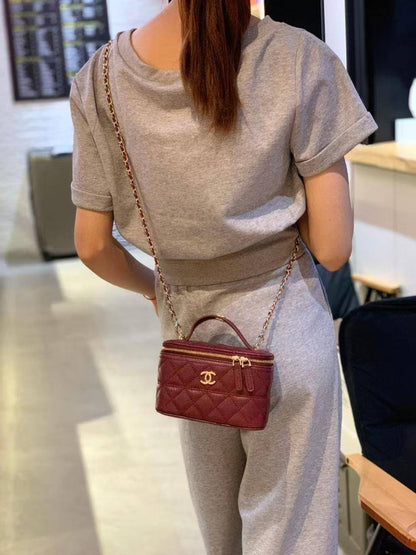 CHANEL 
NEW CAME GOOD QUALITY 
WITH BOX
100 dhs🇦🇪
SIZE: 16.5cm

Zain39
♥️♥️♥️