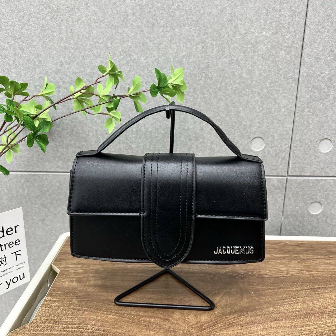 Jacquemus
nice quality
nice price 
65 dhs🪙💕

Zain22
♥️♥️♥️