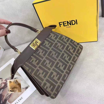 Fendi 
Good Quality 

With Box 
🎁🎁🎁

110 dhs🇦🇪

Zain250
♥️♥️♥️