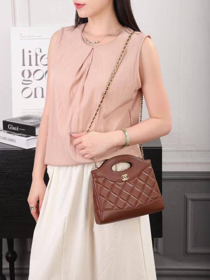 Chanel

95 dhs🇦🇪

high quality 

With box
🎁🎁🎁

Zain217
♥️♥️♥️