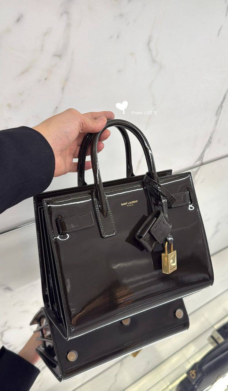 YSL

105 dhs🇦🇪

size：26cm

Good quality

Zain35
♥️♥️♥️