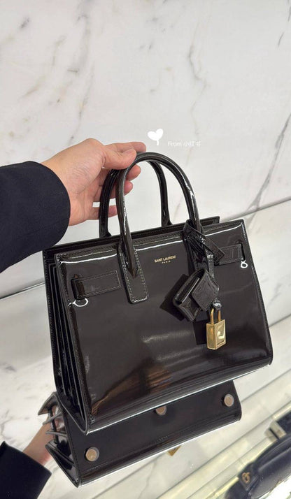 YSL

105 dhs🇦🇪

size：26cm

Good quality

Zain35
♥️♥️♥️