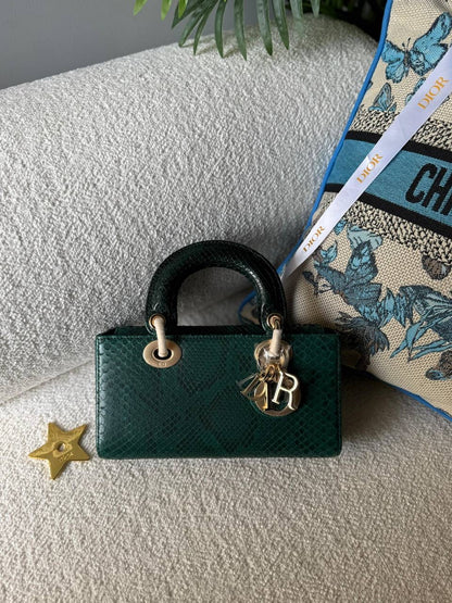 DIOR
     
  💗22 cm 🦋
Super Master 
🦋Available now 🩵💫
For Price 👇 WTSP Text Zain 0568585901

Zain246
♥️♥️♥️