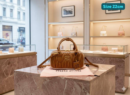 Miu Miu
Good quality 
with box 
🎁🎁🎁

95 dhs🇦🇪

Zain186
♥️♥️♥️