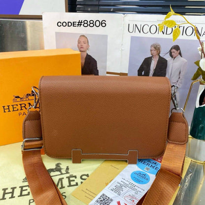 HERMES ɢᴇᴛᴀ
ᴄʀᴏss ʙᴏᴅʏ ʙᴀɢ
ᴍᴀᴛᴛᴇ ʟᴇᴀᴛʜᴇʀ ᴍᴀᴛᴇʀɪᴀʟ
sɪʟᴠᴇʀ ʜᴀʀᴅᴡᴀʀᴇ
sɪᴢᴇ : 24 cm
ᴡɪᴛʜ BOX
🎁🎁🎁

70 dhs🇦🇪

Zain31
♥️♥️♥️