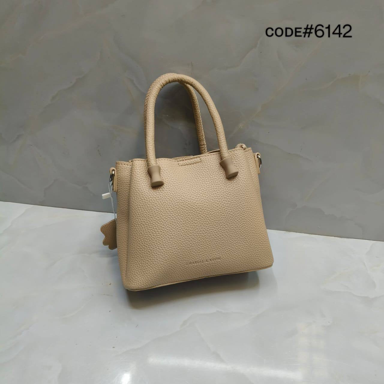 𝗖𝗛𝗔𝗥𝗟𝗘𝗦 & 𝗞𝗘𝗜𝗧𝗛
ᴛᴏᴘ ʜᴀɴᴅ sʟɪɴɢ ʙᴀɢ
sɪʟᴠᴇʀ ʜᴀʀᴅᴡᴀʀᴇ
sᴏғᴛ ᴍᴀᴛᴛᴇ ʟᴇᴀᴛʜᴇʀ
sɪᴢᴇ: 18.5 cm

65 dhs🪙

Zain31
♥️♥️♥️