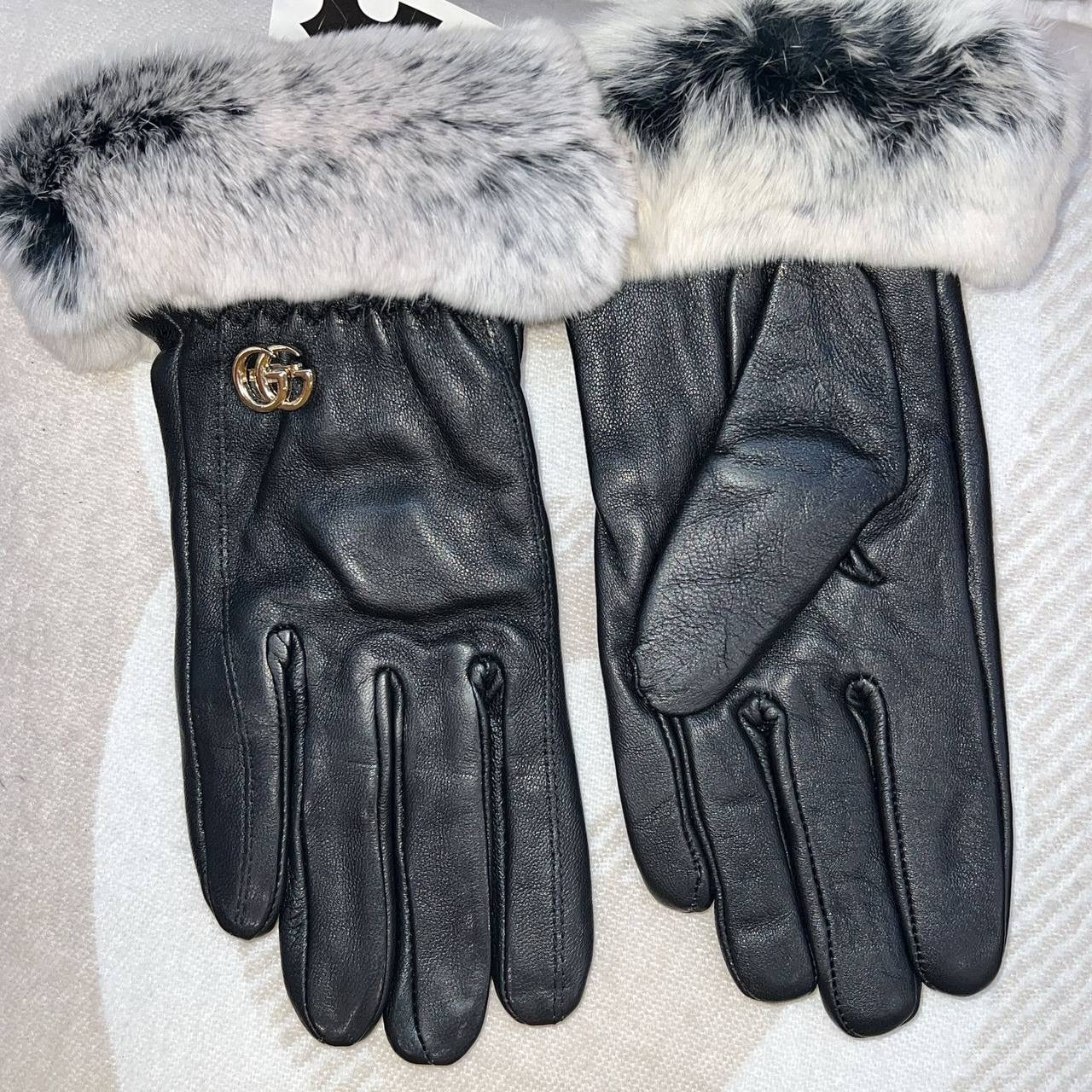 Women Gloves 
Free size 
80 dhs🪙

Zain88
♥️♥️♥️