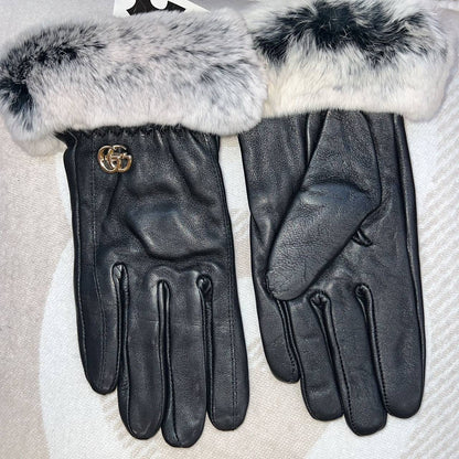 Women Gloves 
Free size 
80 dhs🪙

Zain88
♥️♥️♥️