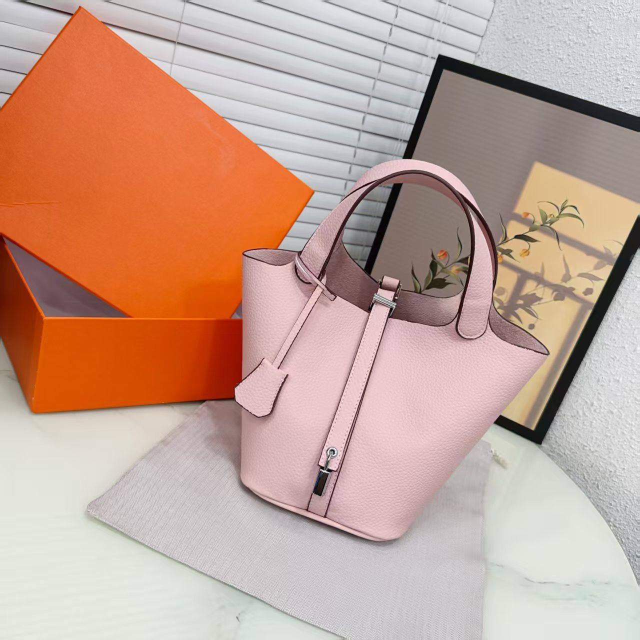 Hermes

with box 
🎁🎁🎁

95 dhs🪙

Zain50
♥️♥️♥️