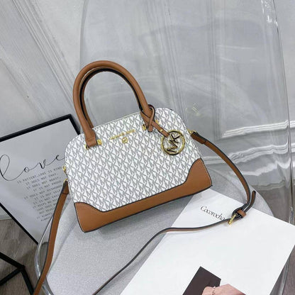 MK
95 dhs🪙💕
size 26cm

Zain26
♥️♥️♥️
