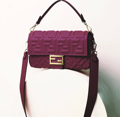 FENDI 

NEW CAME GOOD QUALITY 
WITH BOX 
🎁🎁🎁

100 dhs🇦🇪

SIZE: 26cm

Zain39
♥️♥️♥️