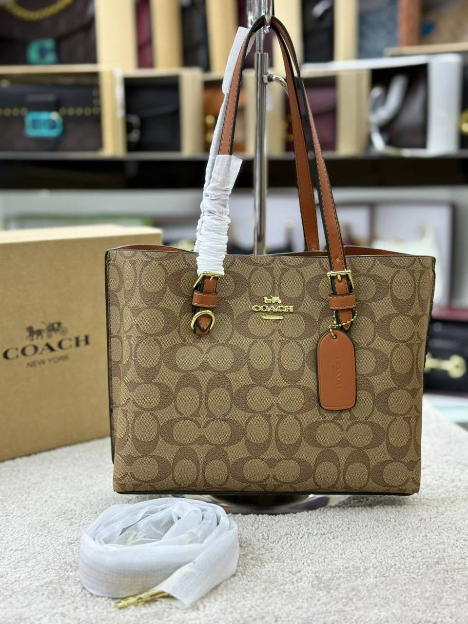 COACH 
GOOD QUALITY 
95 dhs🇦🇪

WITH BOX 
🎁🎁🎁

Zain28
♥️♥️♥️