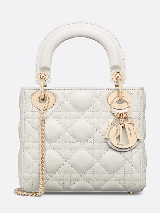 Dior 
Lady dior mini
Size: 17cm

With box 
🎁🎁🎁

105 dhs🪙💕

Zain50
♥️♥️♥️