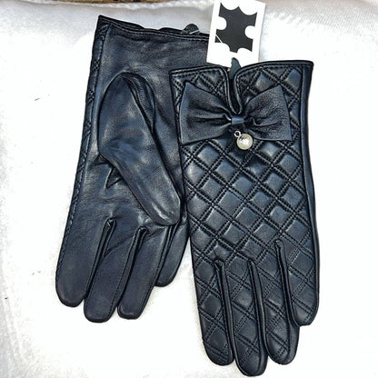 Women Gloves 
Free size 
80 dhs🪙

Zain88
♥️♥️♥️