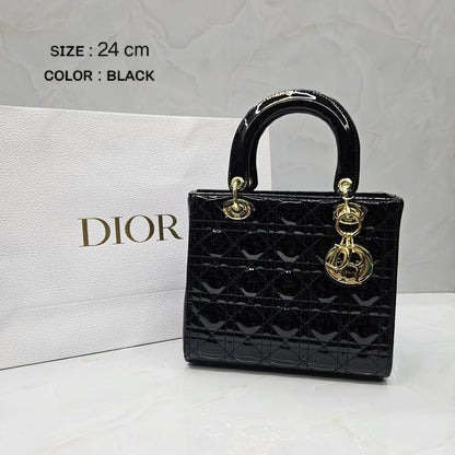 CHRISTIAN 𝑳𝑨𝑫𝒀 DIOR
ɢʟᴏssʏ ᴍᴀᴛᴇʀɪᴀʟ
ᴡɪᴛʜ ʟᴏɴɢ ʙᴇʟᴛ sᴛʀᴀᴘ
sɪᴢᴇ: 24 cm
ᴡɪᴛʜᴏᴜᴛ ʙᴏx

105 dhs🇦🇪

Zain31
♥️♥️♥️