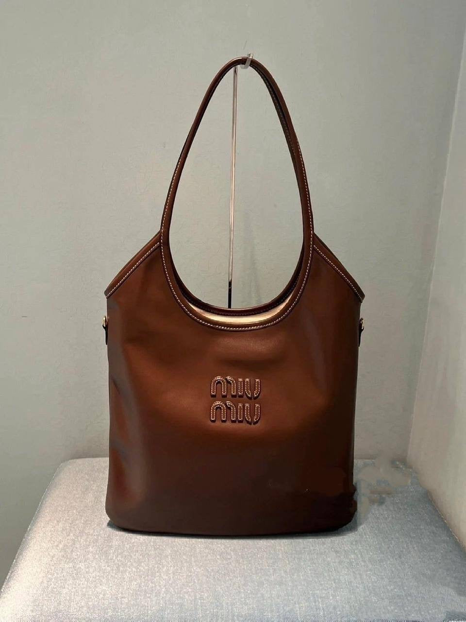 🎉 Offer 🎊  Miumiu ivy
Big Size : 36 * 31 cm
80 dhs🇦🇪

Zain115
♥️♥️♥️