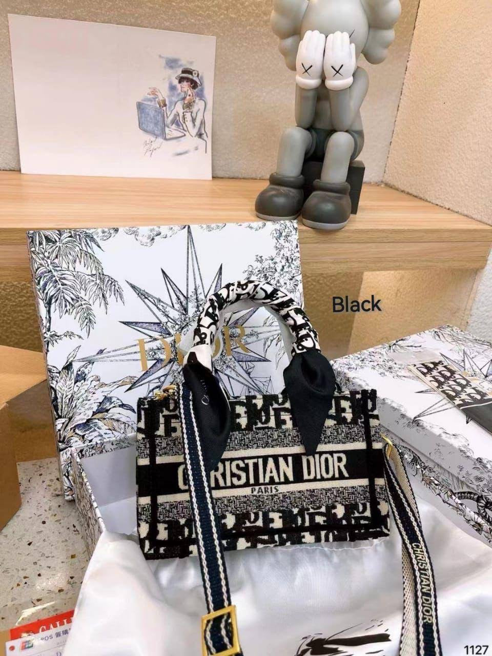 🎉 Offer 🎊 Tory buch / Dior / Coach
Size : 25 ~ 19 cm
75 dhs🇦🇪
with box 🎁

Zain115
♥️♥️♥️