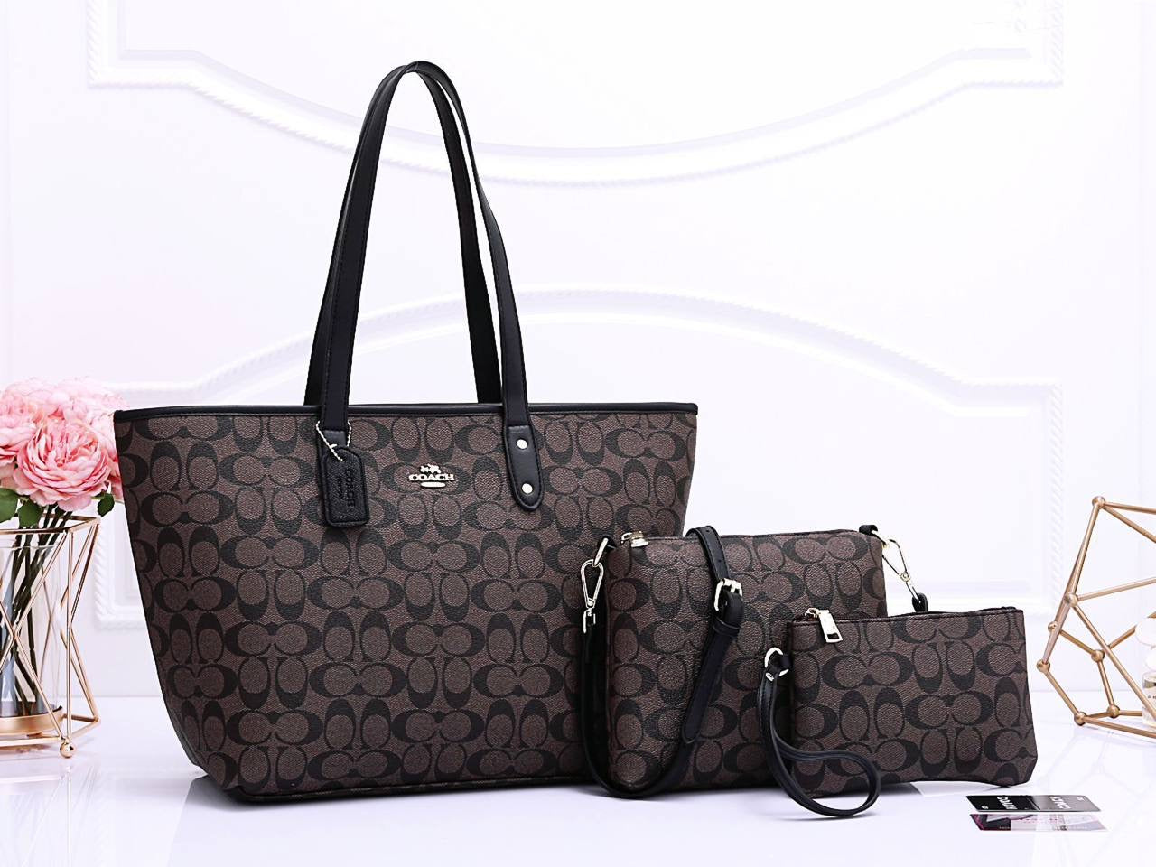 COACH
 3 in 1 NEW CAME  
GOOD QUALITY 
120 dhs🇦🇪
SIZE: 31cm

Zain39
♥️♥️♥️